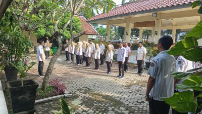 Hari Pertama Kerja Usai Lebaran, Camat Pesantren Tekankan Disiplin dan Pelayanan Optimal