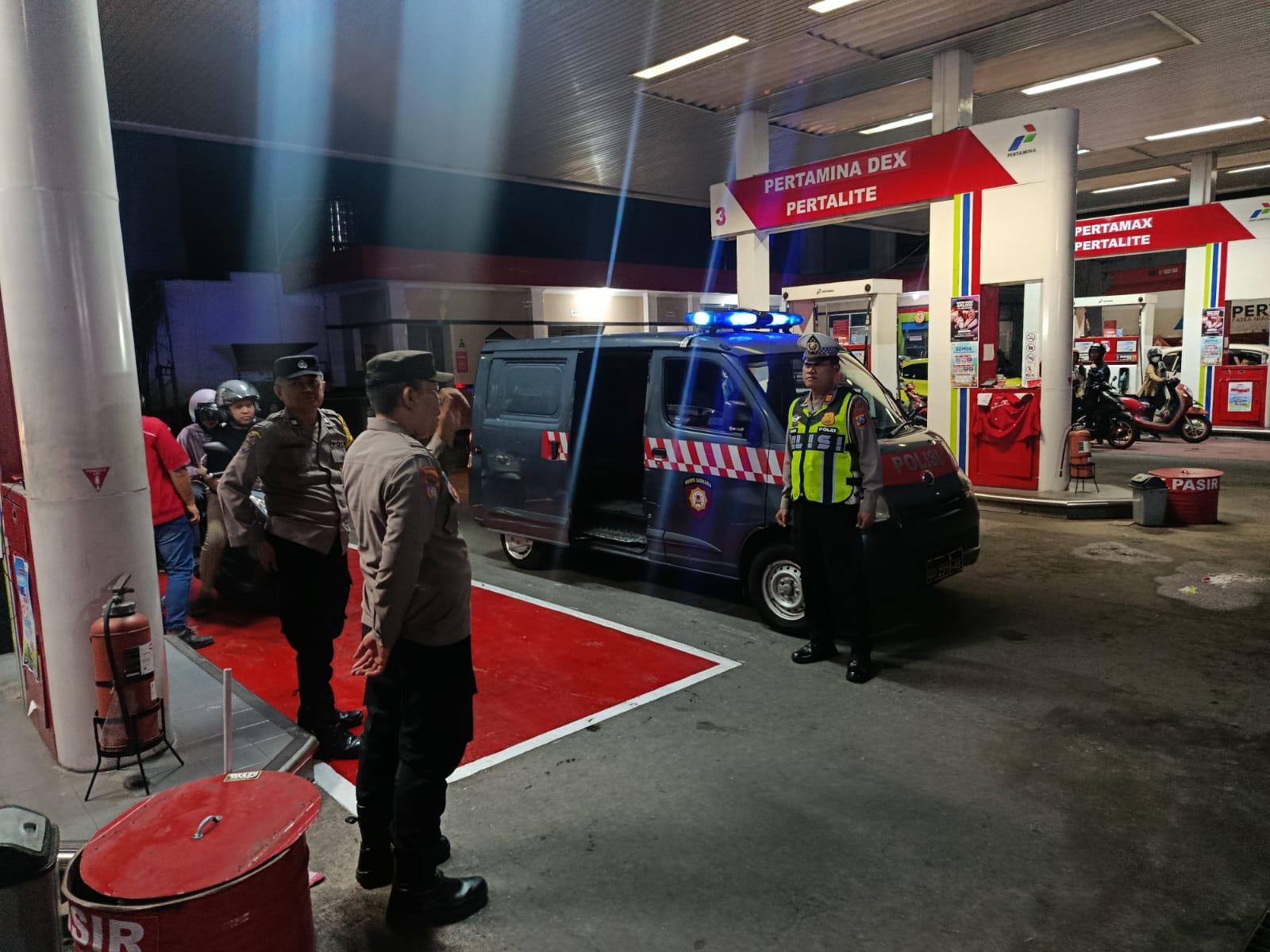 Polsek Kediri Kota Pastikan Situasi Obyek Vital Aman, Bhabinkamtibmas Kampung Dalem Pantau Titik Strategis