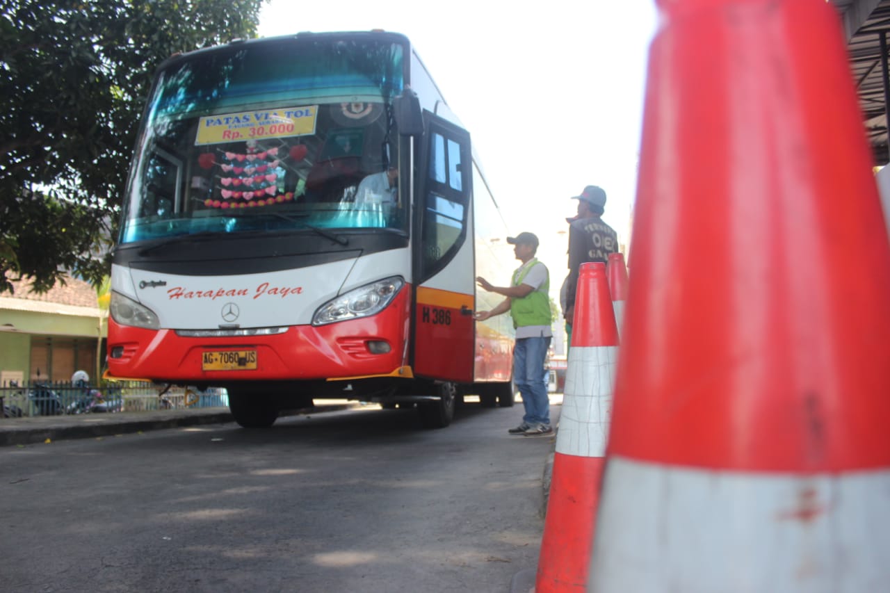 Puncak Arus Balik Lebaran 2026 di Terminal Gayatri Tulungagung Tembus 9 Ribu Penumpang per Hari