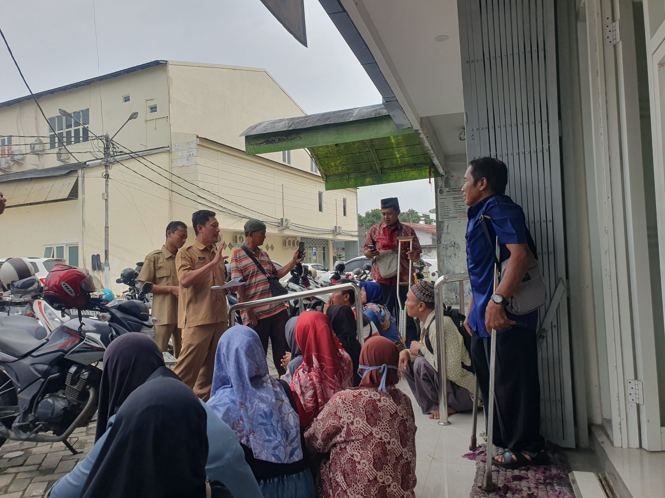 Sebanyak 20 Penyandang Disabilitas Datangi Dinsos Tulungagung, Pertanyakan Status Bansos yang Belum Cair