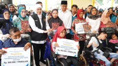 Gus Qowim Dampingi Gubernur Jatim Salurkan Sapa Bansos Rp15 Miliar, Perkuat Pengentasan Kemiskinan di Kediri