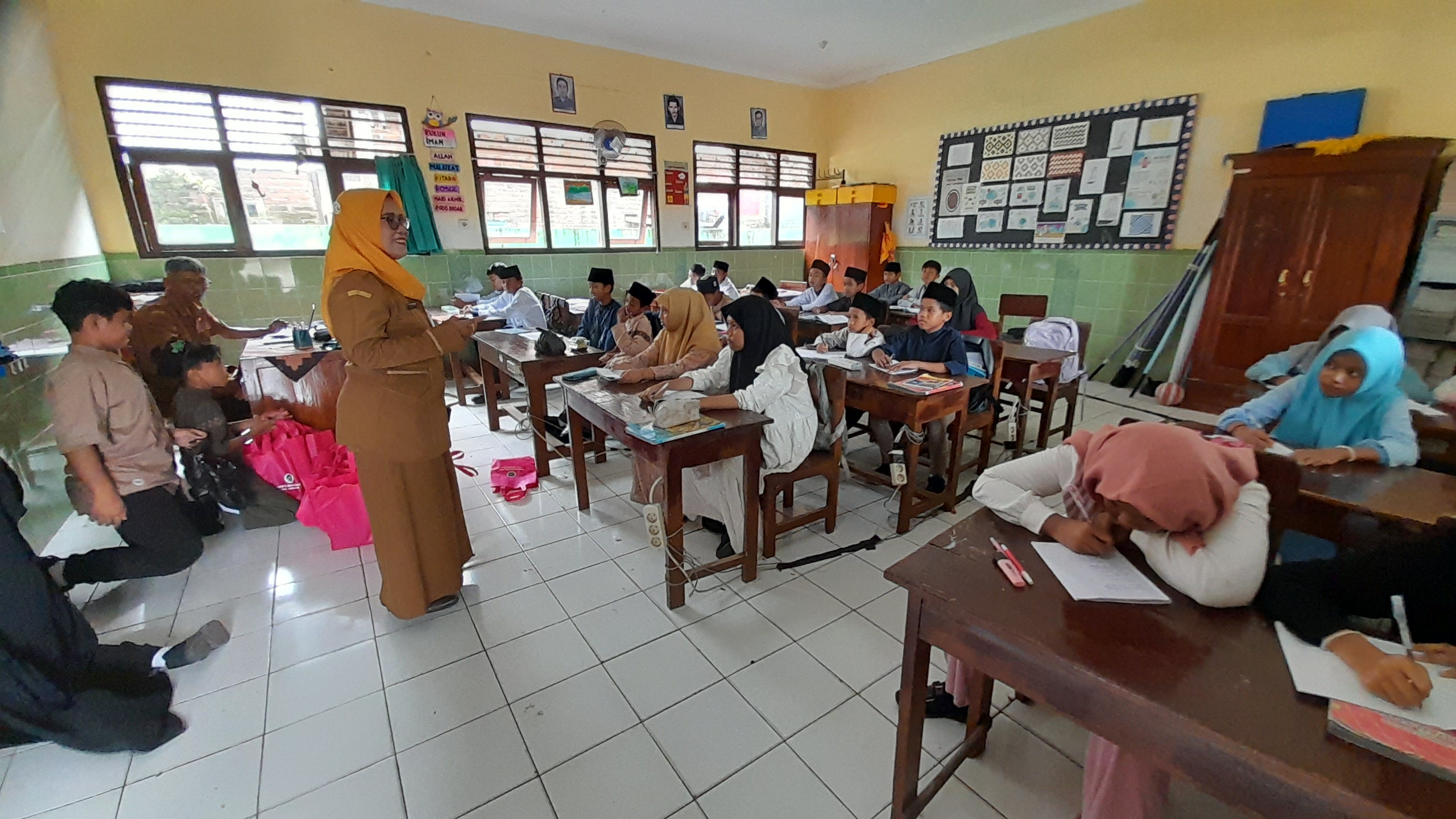 SDN Semampir 4 Kota Kediri Bentuk Generasi Cerdas dan Cinta Al-Qur’an melalui Gema Pondok Ramadhan Ceria