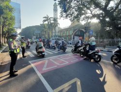 Hari Pertama Sekolah, Polisi Intensifkan Pengaturan Lalu Lintas di Depan Sekolah