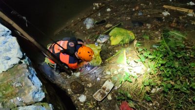 Jasad Bayi Laki-laki Ditemukan Mengapung di Dam Sumobito