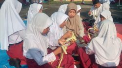 Kala Siswa SDN Menturus Jombang Belajar Memaknai Filosofi Ketupat
