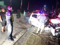 Ayla ‘Adu Banteng’ dengan Truk Box di Jombang, Penumpang Lansia Meninggal Dunia