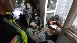 Operasi Gabungan Ramadan, Petugas Temukan Miras Tersembunyi di Gerobak Nasi Warung Kopi Penanggungan