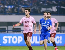 Persib Bandung Menang Telak 3-0 dari Persik Kediri, Dua Gol Lewat Tendangan Penalti