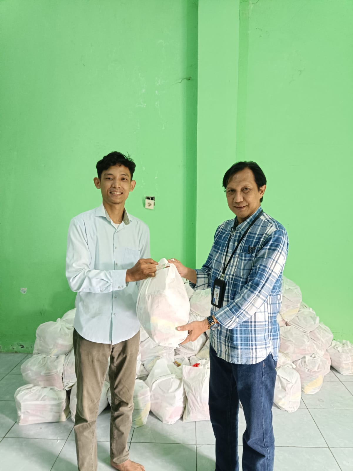 BRI Cabang Jombang Salurkan 1.500 Paket Sembako untuk Warga Selama Ramadan