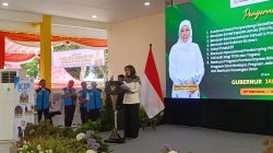 Gubernur Jatim Serahkan Bansos dan Tali Asih Pilar Sosial 2026 di Kediri