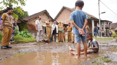 Jalan Dusun Bandung Desa Betet Rusak, Bupati Nganjuk Pastikan Segera Diperbaiki