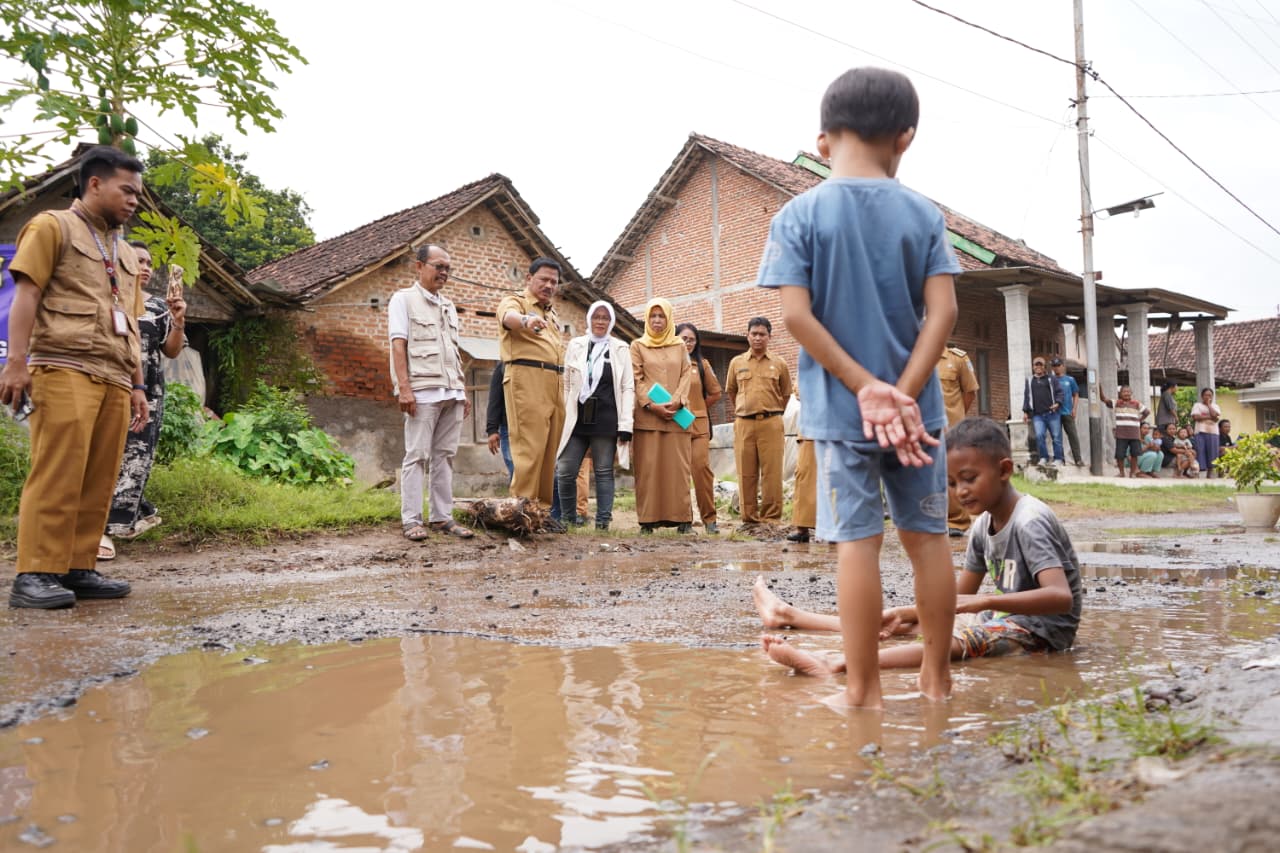Jalan Dusun Bandung Desa Betet Rusak, Bupati Nganjuk Pastikan Segera Diperbaiki
