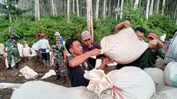 Hujan Deras Rusak Akses Jalan di Gadungan, Satgas TMMD dan Warga Lakukan Pembersihan