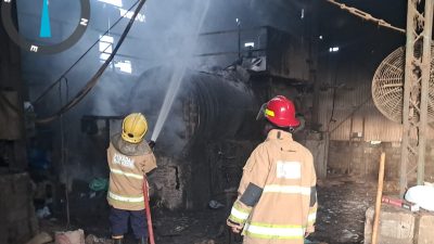 Gudang Penyimpanan Bulu di Kandangan Terbakar Diduga Akibat Percikan Api Tungku