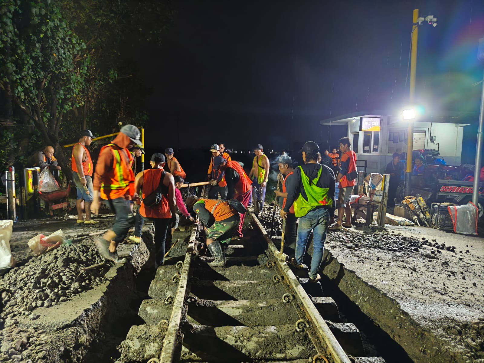 Tingkatkan Keselamatan, Patok di JPL 288 Kwadungan Dicabut dan Jalan Diperlebar
