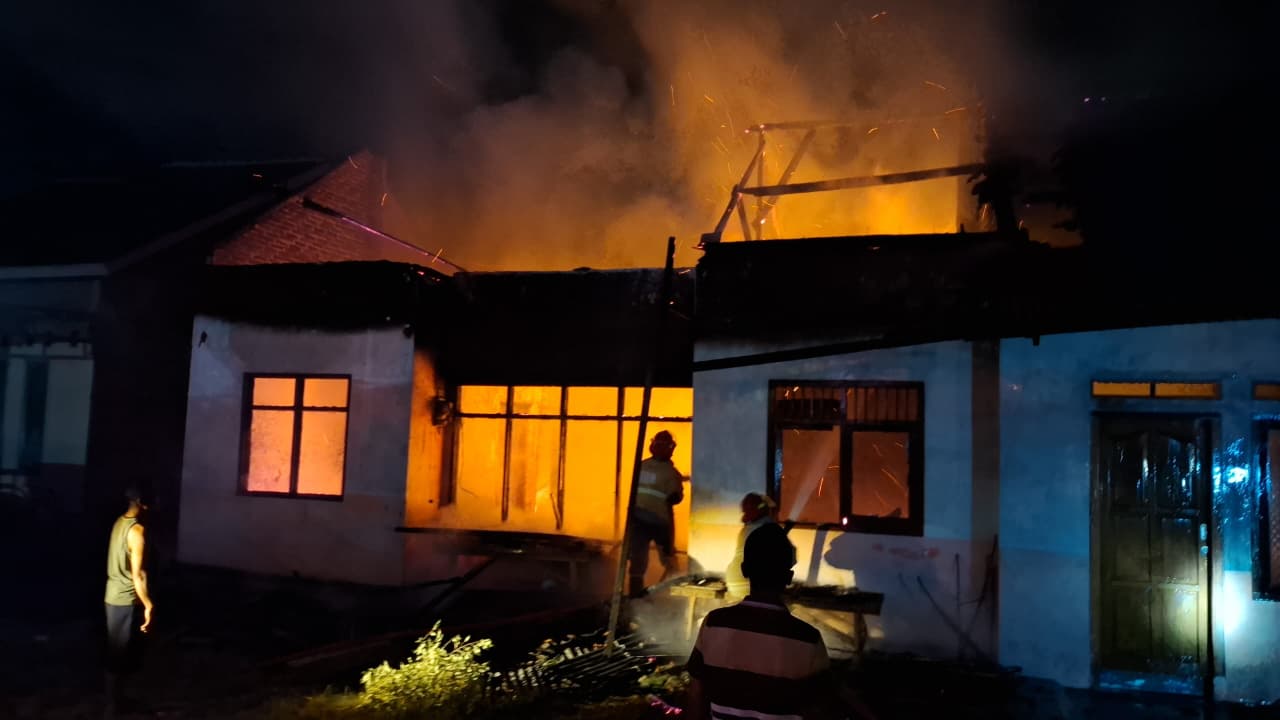 Listrik Padam, Lilin Tumpah, Rumah Warga di Puncu Kediri Hangus Terbakar