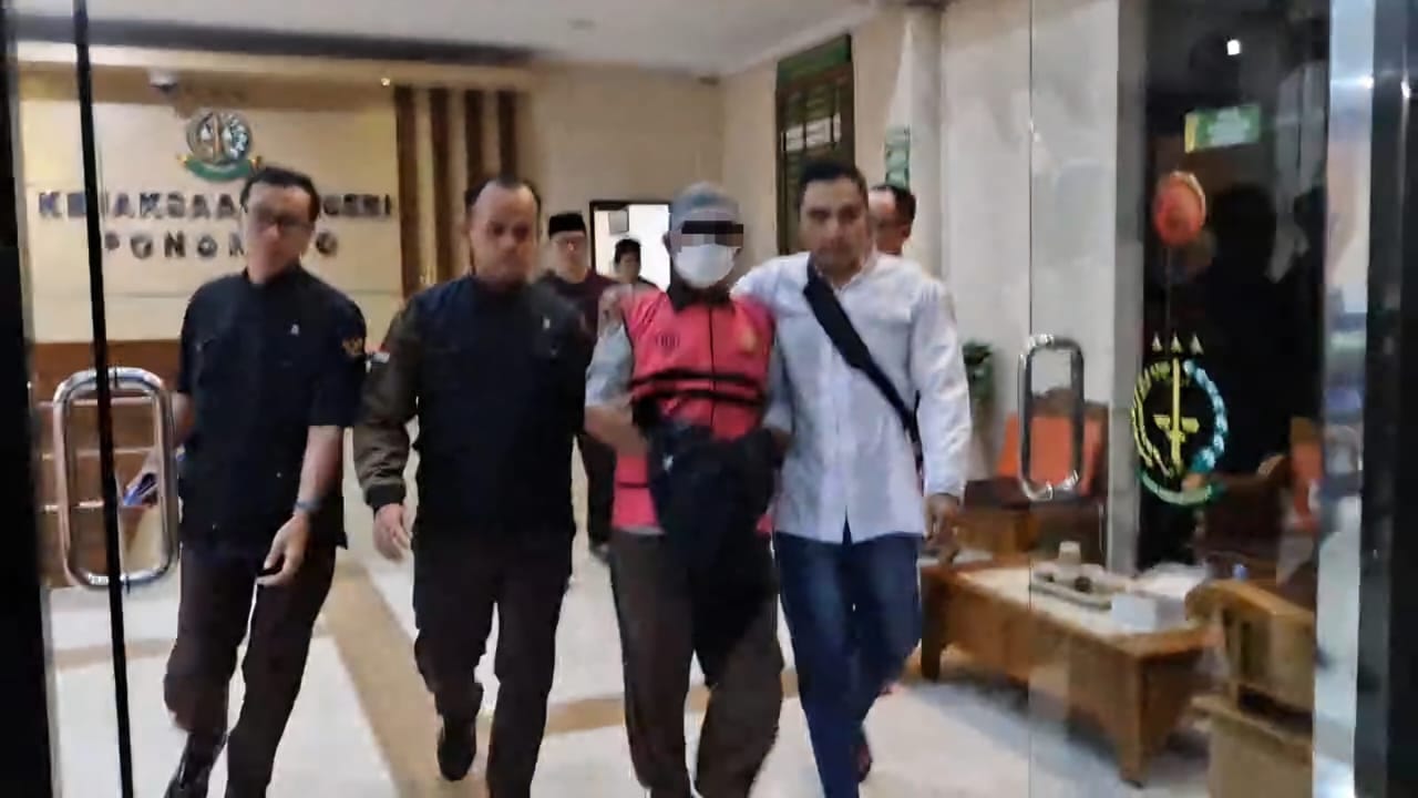 Kades Jenangan Ditahan Kejari Ponorogo, Diduga Tambang Aset Desa Tanpa Izin