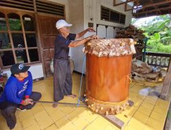 Jelang Lebaran, Pengrajin Bedug di Ponorogo Kebanjiran Pesanan untuk Malam Takbiran