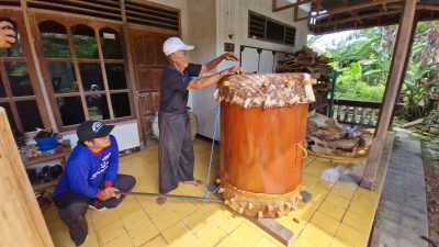 Jelang Lebaran, Pengrajin Bedug di Ponorogo Kebanjiran Pesanan untuk Malam Takbiran