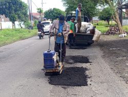 Jelang Mudik Lebaran, Pemkab Ponorogo Percepat Tambal Jalan Berlubang