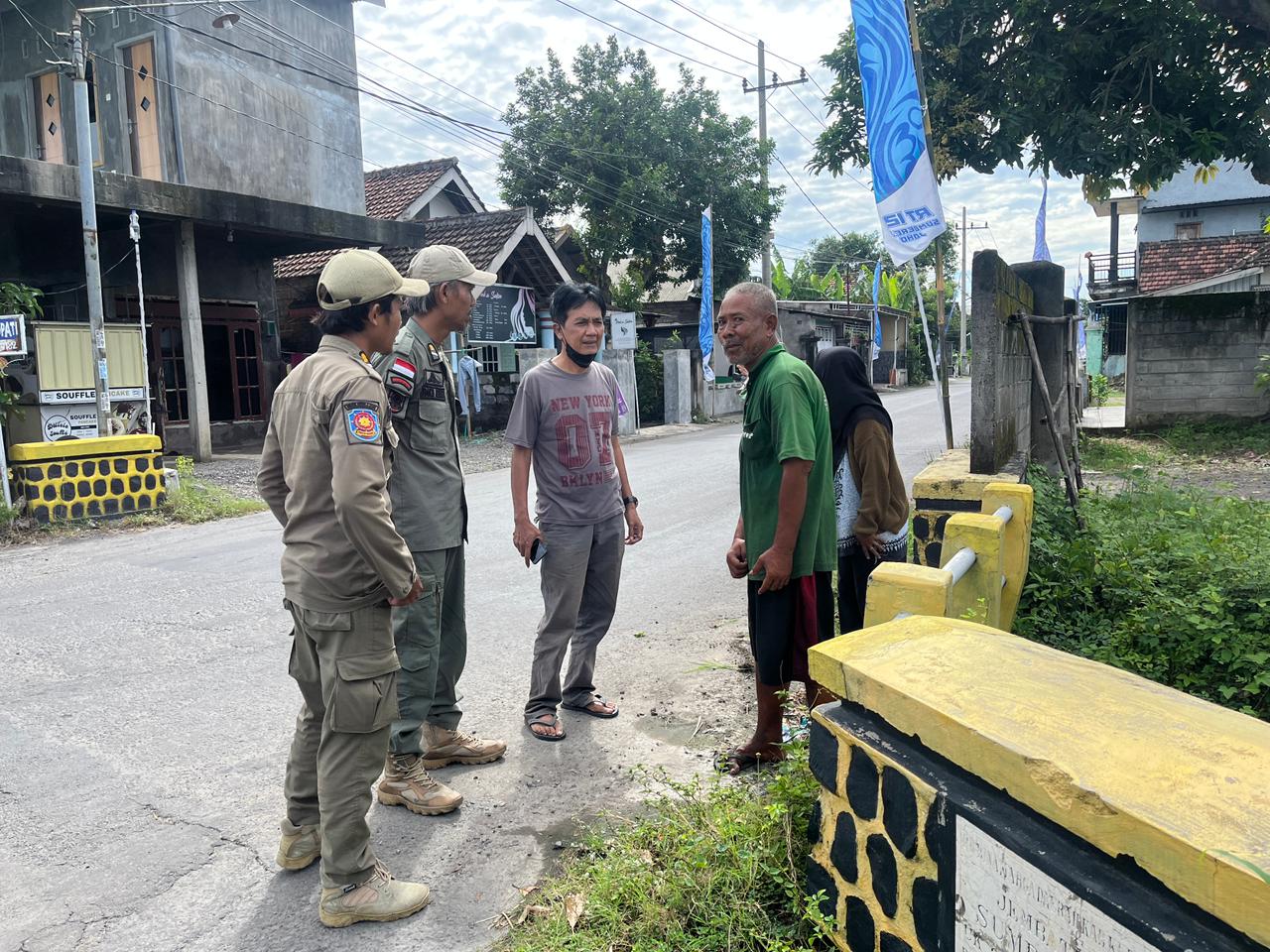Satpol PP Amankan dan Kembalikan Lansia Pikun ke Rumah