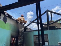 Lupa Mematikan Kompor Saat Lebaran, Rumah Warga Pare Hangus Terbakar