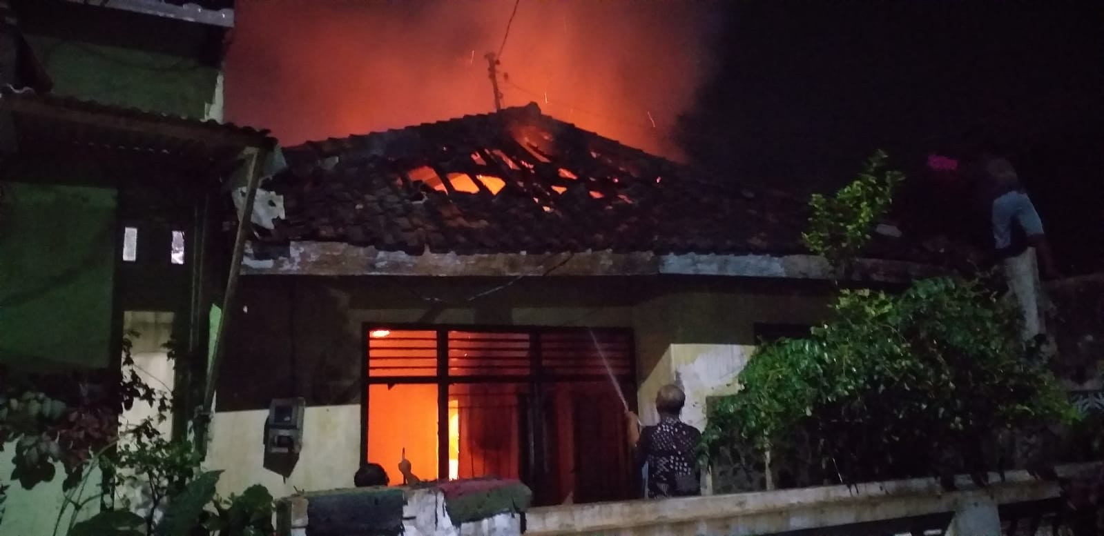 Rumah Warga Brenggolo Ludes Terbakar Saat Ditinggal Kosong