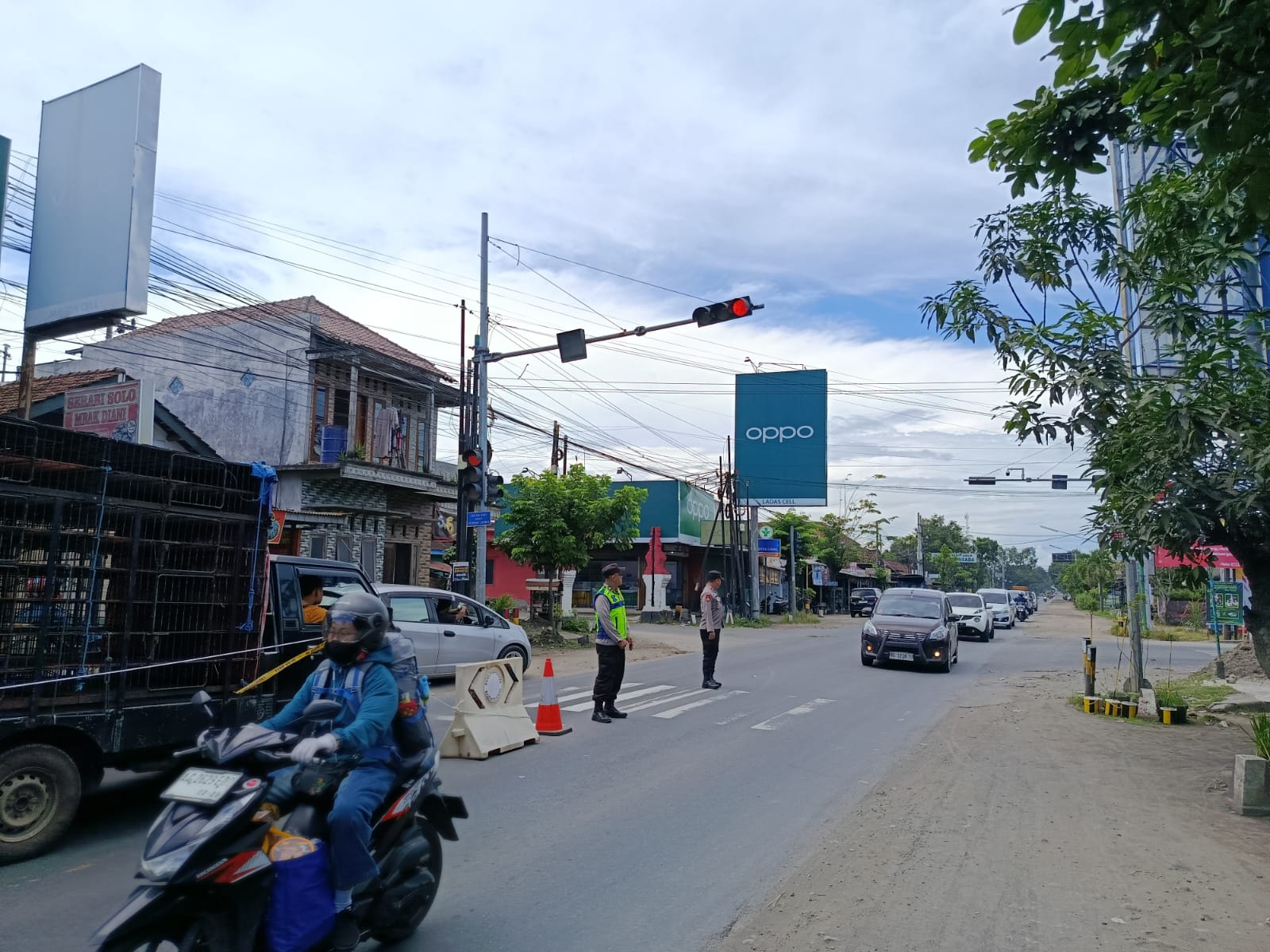 Arus Balik Tulungagung–Kediri Masih Padat, Polisi Lakukan Pengaturan di Ngadiluwih