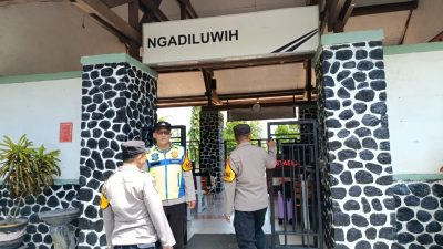 Polisi Pantau Arus Balik di Stasiun Ngadiluwih, Imbau Penumpang Jaga Keamanan