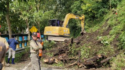 Longsor di Telaga Ngebel, Jalur Lingkar Sisi Utara Ditutup Total