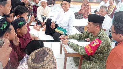 Keakraban Anak-Anak Desa Gadungan dengan Dan Satgas TMMD ke-127