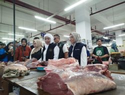 Harga Bapokting di Pasar Legi Ponorogo Stabil Pasca Lebaran, Khofifah Pastikan Distribusi Lancar