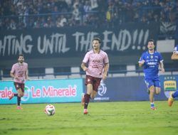 Persik Kediri Tumbang 0-3 dari Persib Bandung, Pelatih Marcos Reina Torres Soroti Penalti dan Kepemimpinan Wasit