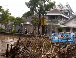 Sungai Tanjungrejo Meluap, Pintu Air Tersumbat Ranting dan Bambu