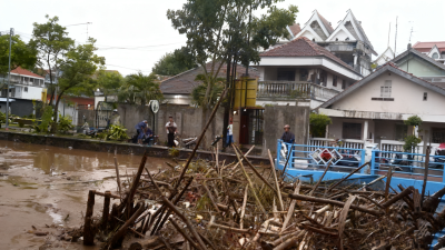 Sungai Tanjungrejo Meluap, Pintu Air Tersumbat Ranting dan Bambu