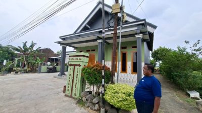 Unik! Tugu Batas Desa Berdiri di Teras Rumah Warga Nganjuk, Ini Penjelasannya