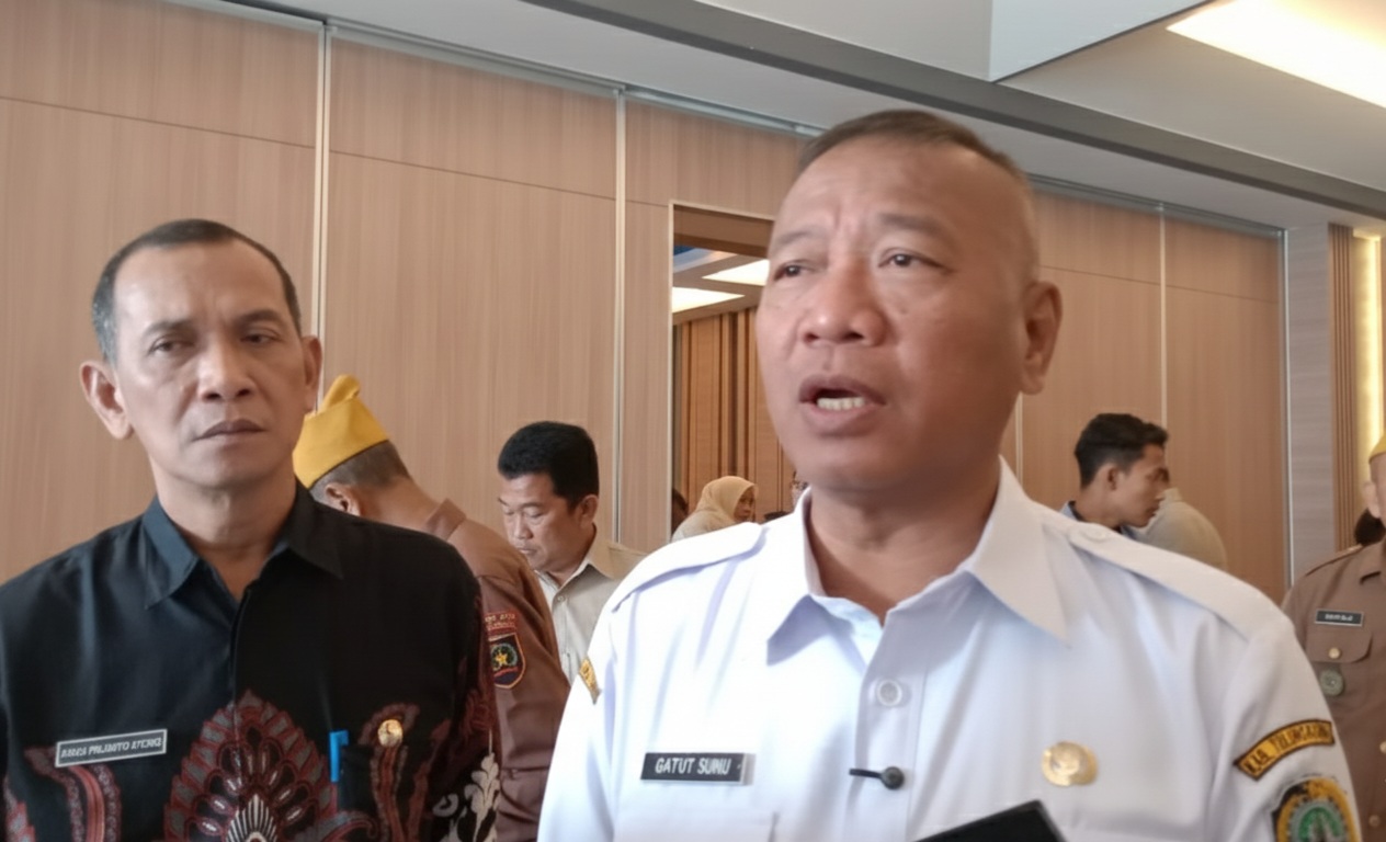 Warga Tanami Jalan Rusak dengan Pohon Pisang, Pemkab Tulungagung Targetkan 50 Persen Perbaikan Tuntas pada 2026