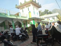 Puluhan Jamaah Al Muhdlor Tulungagung Salat Idul Fitri Lebih Awal, Petugas Gabungan Siap Amankan