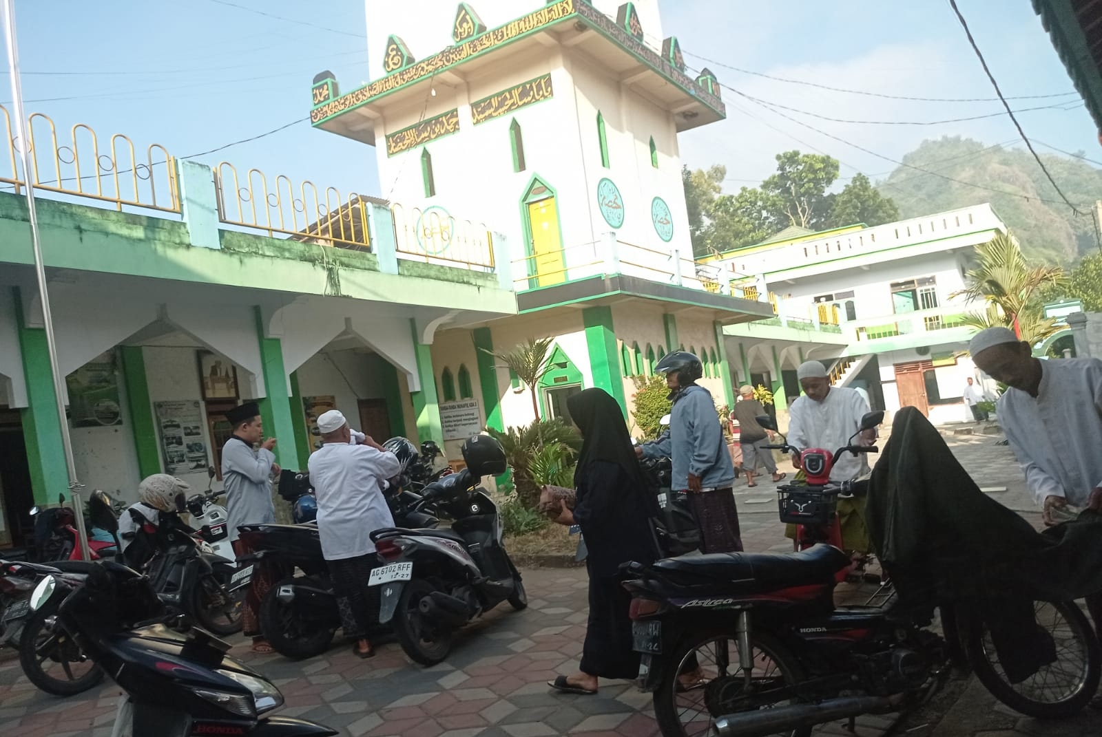 Puluhan Jamaah Al Muhdlor Tulungagung Salat Idul Fitri Lebih Awal, Petugas Gabungan Siap Amankan