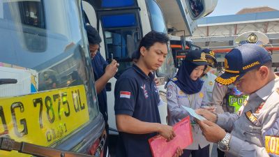 Jelang Mudik Lebaran 2026, Bus AKDP dan AKAP di Terminal Gayatri Tulungagung Jalani Ramp Check