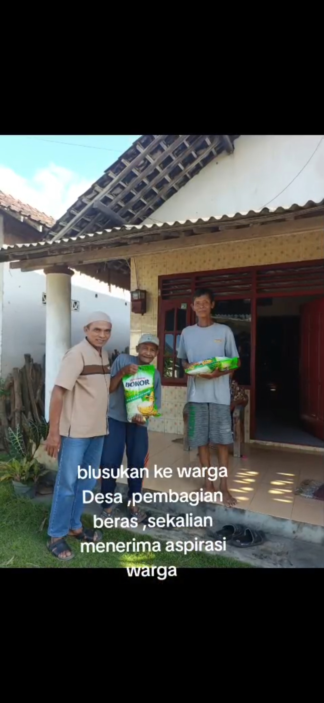 Kades Purwokerto Ngadiluwih Bagikan 2.000 Paket Beras 5 Kilogram untuk Warga