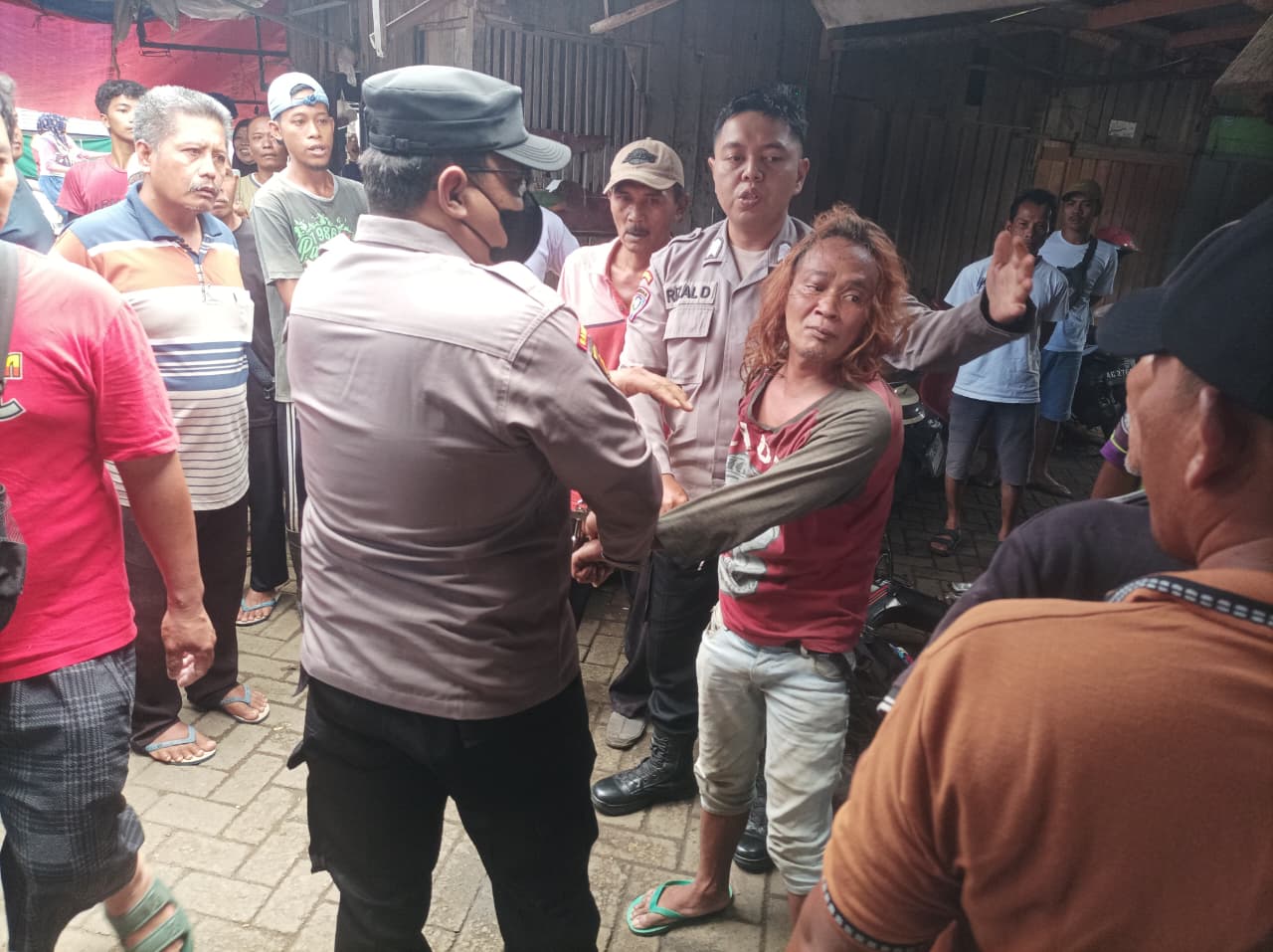 Marah Tak Diberi Uang, Pengamen di Tulungagung Diamankan Polisi dan Pedagang
