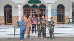 Momentum Ramadan, Satgas TMMD ke-127 Bagikan Al-Qur’an ke 13 Rumah Ibadah di Desa Gadungan