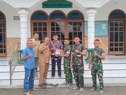Momentum Ramadan, Satgas TMMD ke-127 Bagikan Al-Qur’an ke 13 Rumah Ibadah di Desa Gadungan