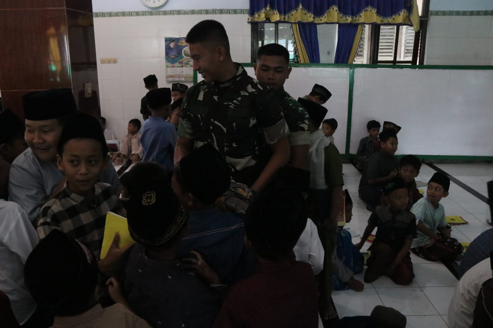 Anjangsana dan Safari Ramadan Satgas TMMD 127 di Masjid Al-Munir Kediri