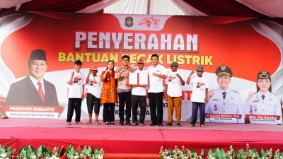 Wali Kota Mas Ibin Serahkan Bantuan Becak Listrik dari Presiden Prabowo Subianto