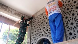 Satgas TMMD Marinir Rehabilitasi Musholla Al Ikhlas di Desa Gadungan