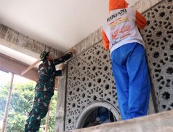 Satgas TMMD Marinir Rehabilitasi Musholla Al Ikhlas di Desa Gadungan