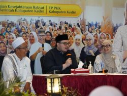 Mas Dhito Beri Hadiah Belanja Gratis untuk 10 Kader PKK yang Mengabdi Lebih dari 30 Tahun