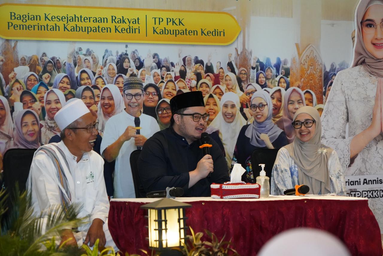 Mas Dhito Beri Hadiah Belanja Gratis untuk 10 Kader PKK yang Mengabdi Lebih dari 30 Tahun